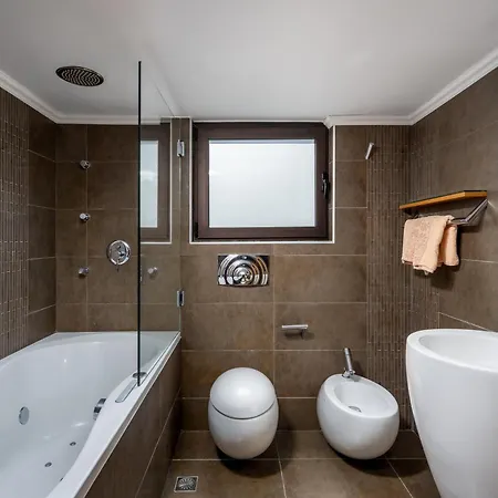 Rhodes Center Luxury شقة *
